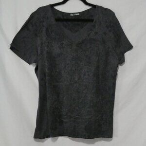 Unbranded | P2P 22 inches measured | Elegant Black V-Neck Patterned T-Shirt